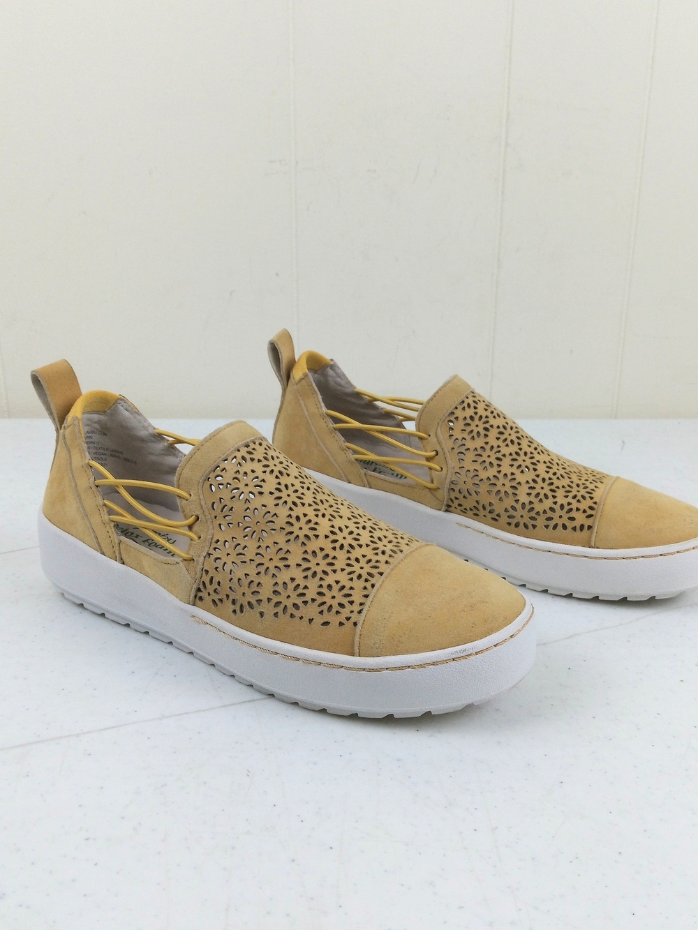 Jambu Erin Slip On Size 6.5 Floral Cut Out Yellow Leather Side Bungee Elastic